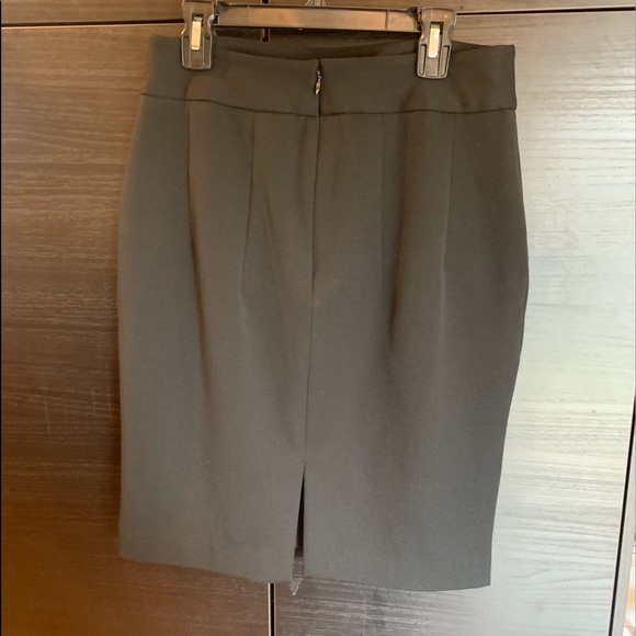 NWOT Black Basic Work Skirt with Side Pockets - Picture 4 of 6